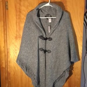 Francesca’s 100% acrylic gray wrap